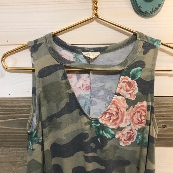 143 Story by Line Up ⚜️ Camo & Floral Print Jersey Twist Knot Gathered Hem Tank - Picture 5 of 12